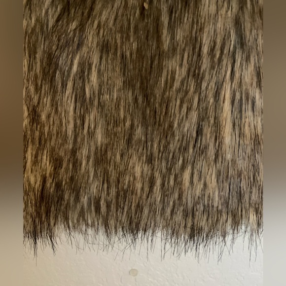 Evy’s Tree Ivy Faux Fur Vest size medium - Picture 5 of 12